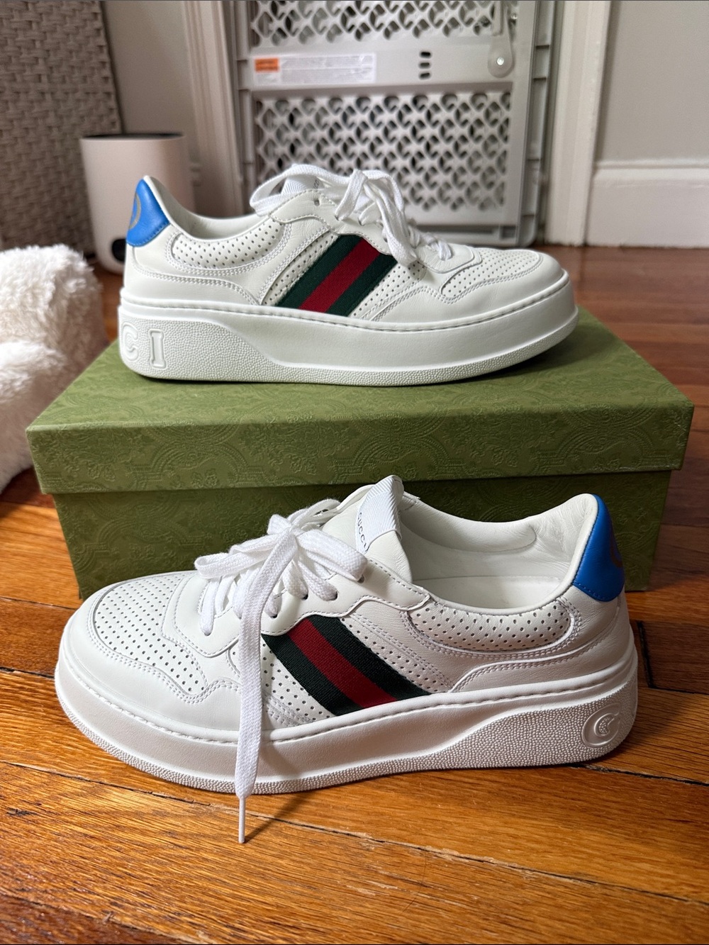 LIKE NEW - Gucci White Sneakers